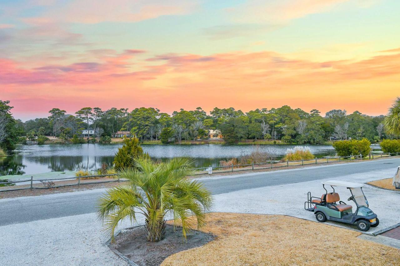 Myrtle Beach Abode With Seasonal Pool And Lake View! Βίλα Εξωτερικό φωτογραφία